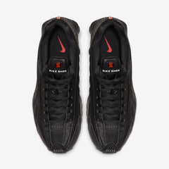 Shox R4 Triple Black